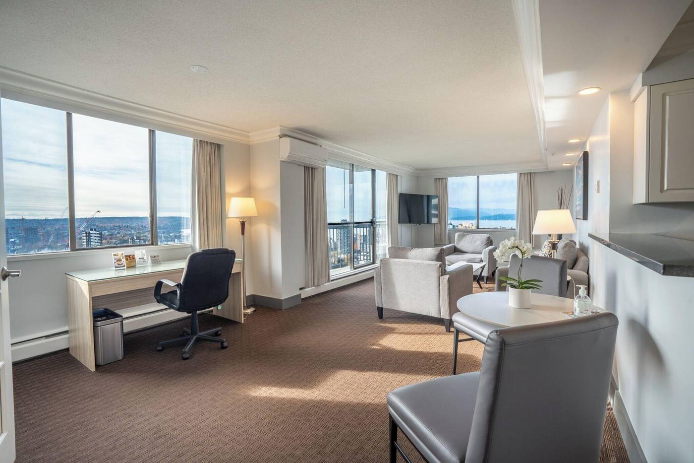 Century-Plaza-Hotel---Spa-Vancouver-Room-38