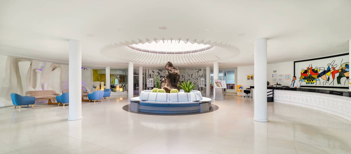 H10-Suites-Lanzarote-Gardens-Lobby-33