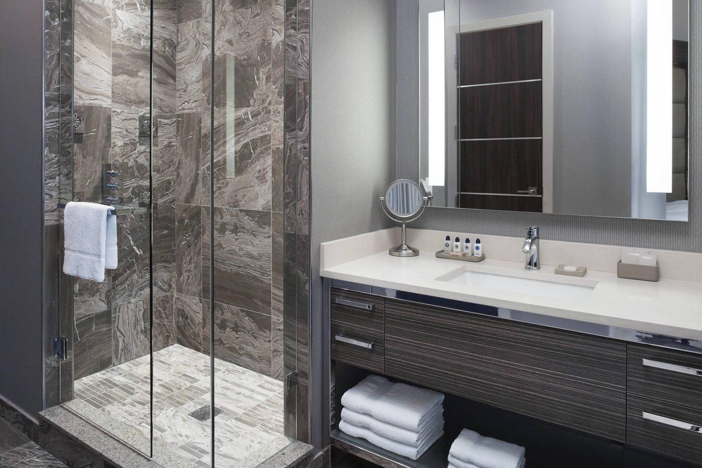 Delta-Hotels-By-Marriott-Burnaby-Conference-Centre-Room-31