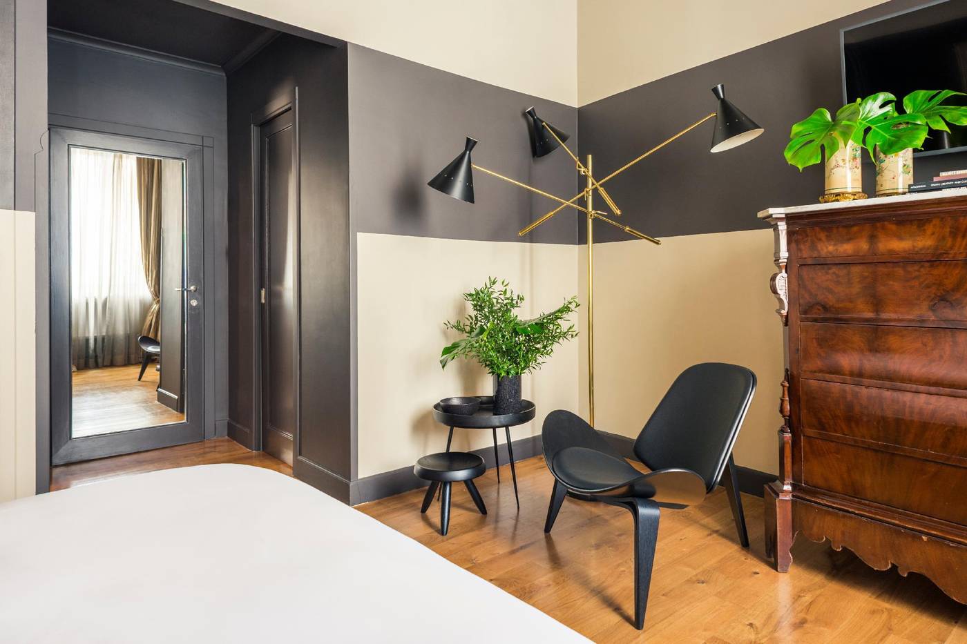 Crossing-Condotti-Room-1