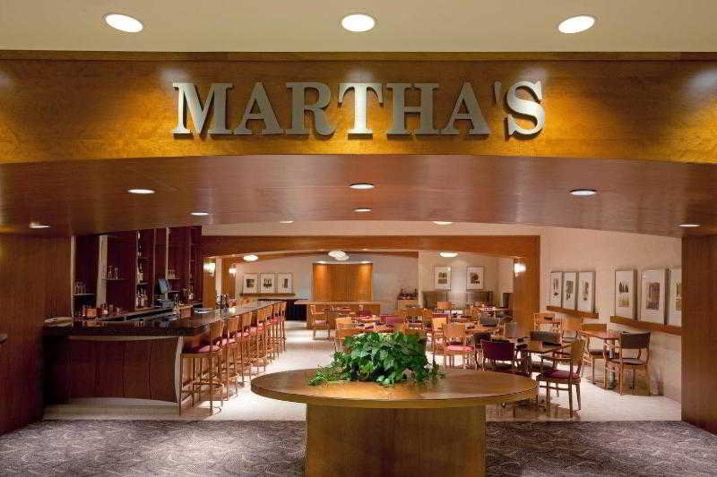 Crowne-Plaza-Boston-Newton-Hotel-Restaurant-22