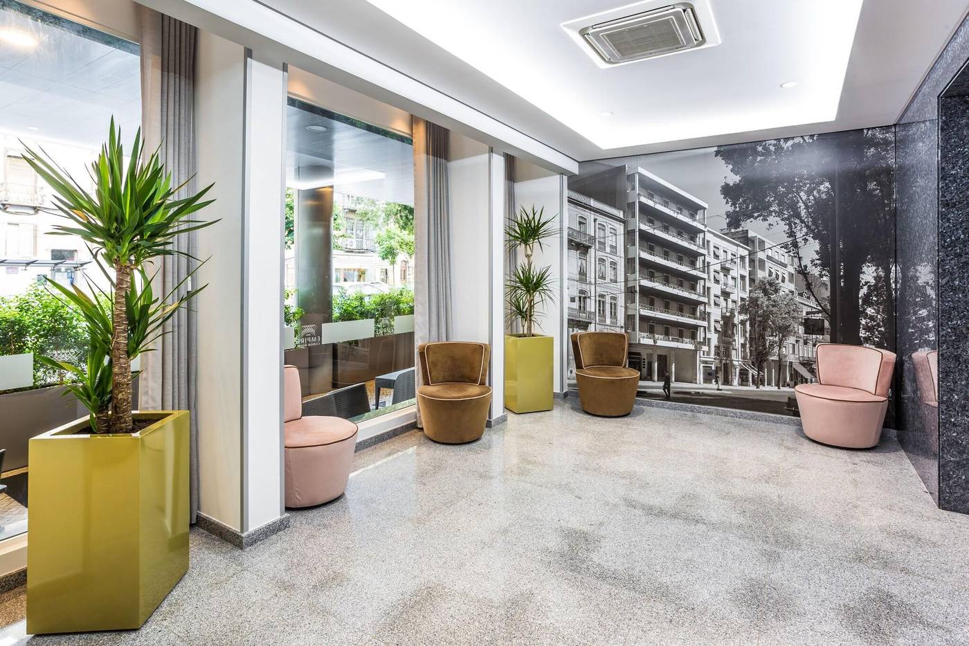 Empire-Lisbon-Hotel-Lobby-16