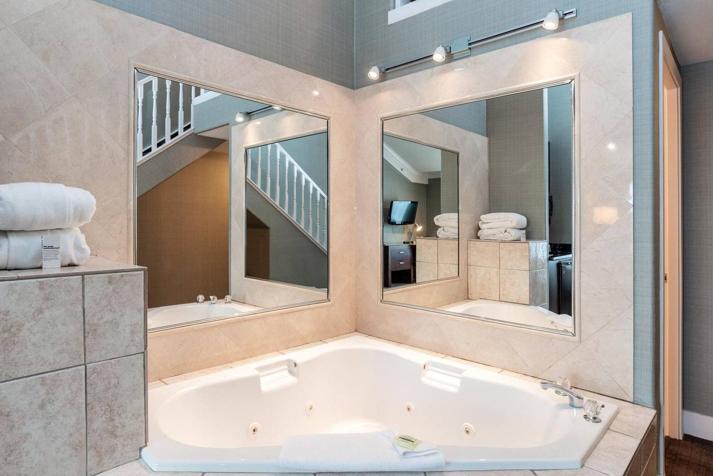 Sandman-Hotel-Vancouver-Airport-Sports-and-Entertainment-42