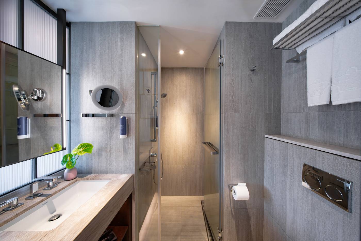 The-Emperor-Hotel-Room-10