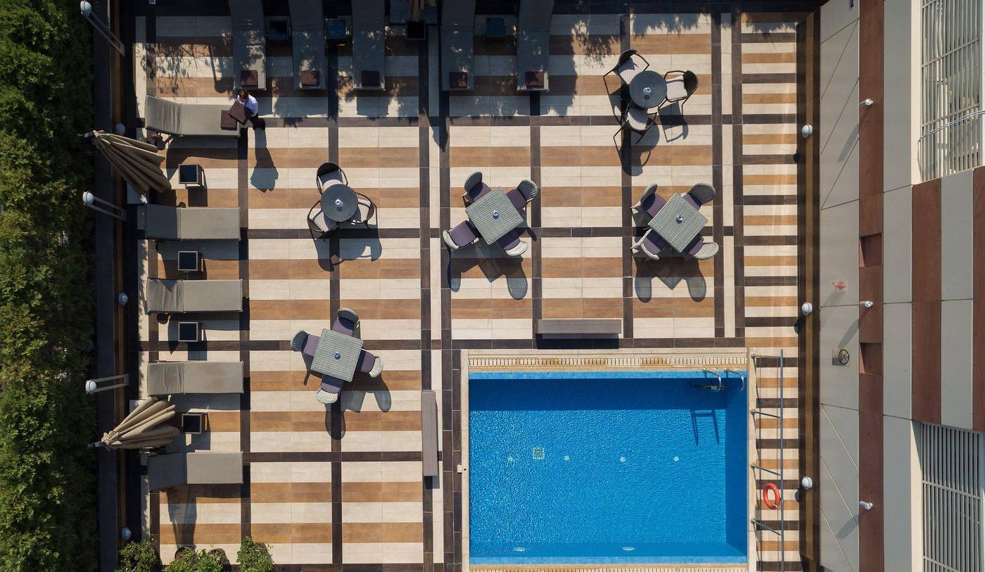 Crowne-Plaza-Athens-Pool-56