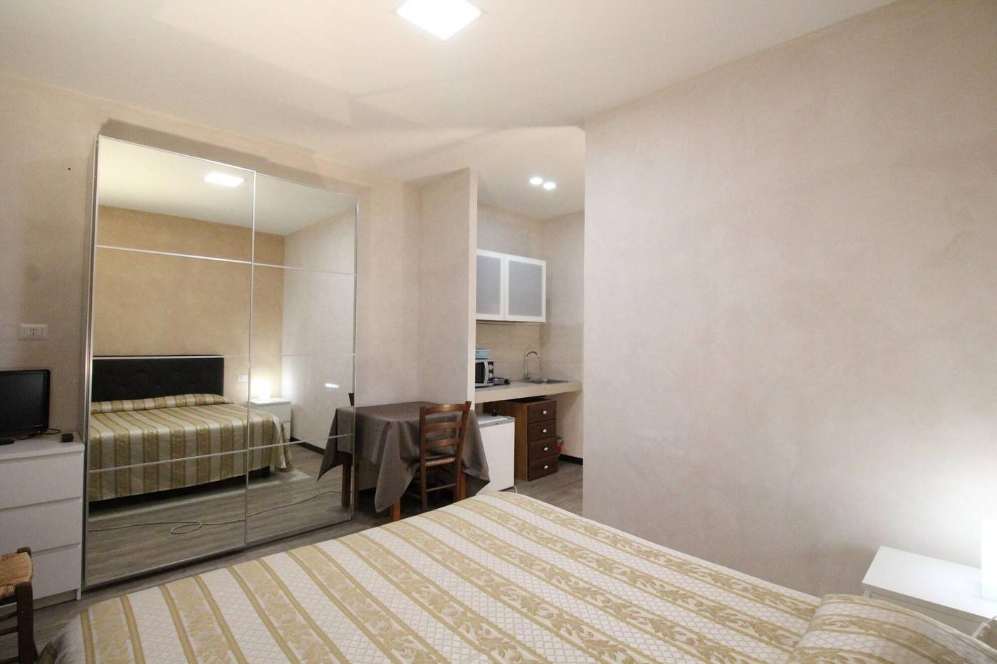 La-Loggia-Villa-Gloria-Room-17