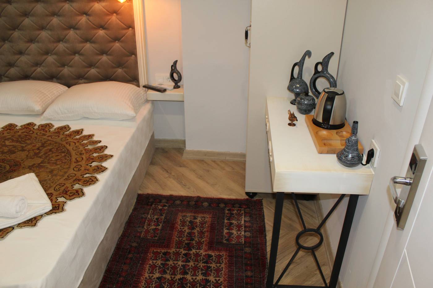 Good-Night-Hotel-Room-25