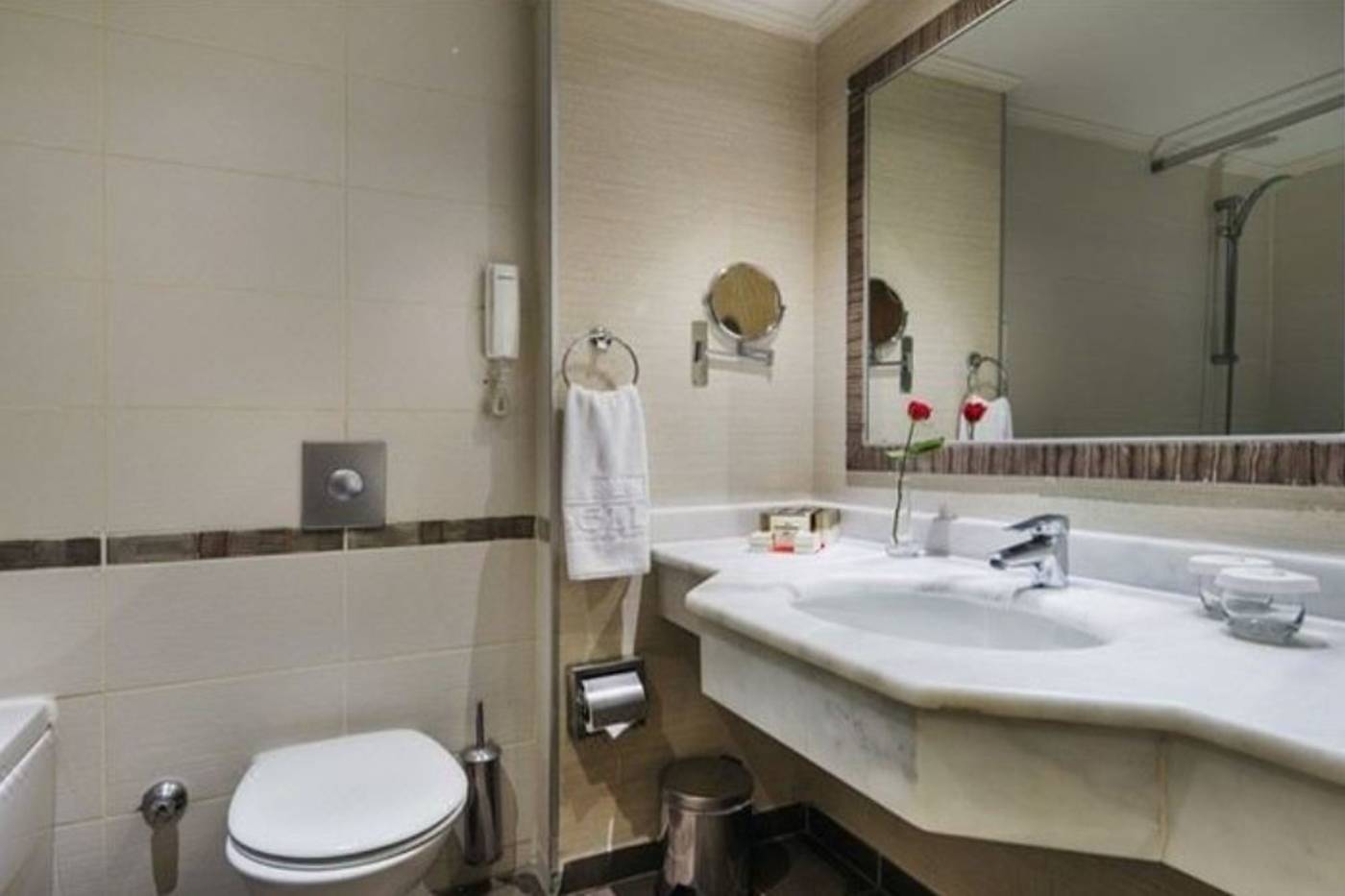 Bellis-Deluxe-Hotel-Room-40