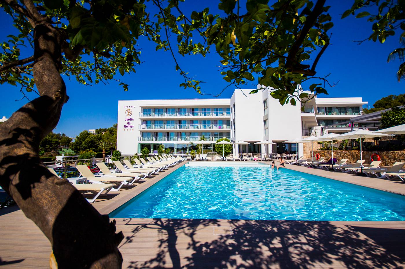 Hotel-Jardin-De-Bellver-Pool-1