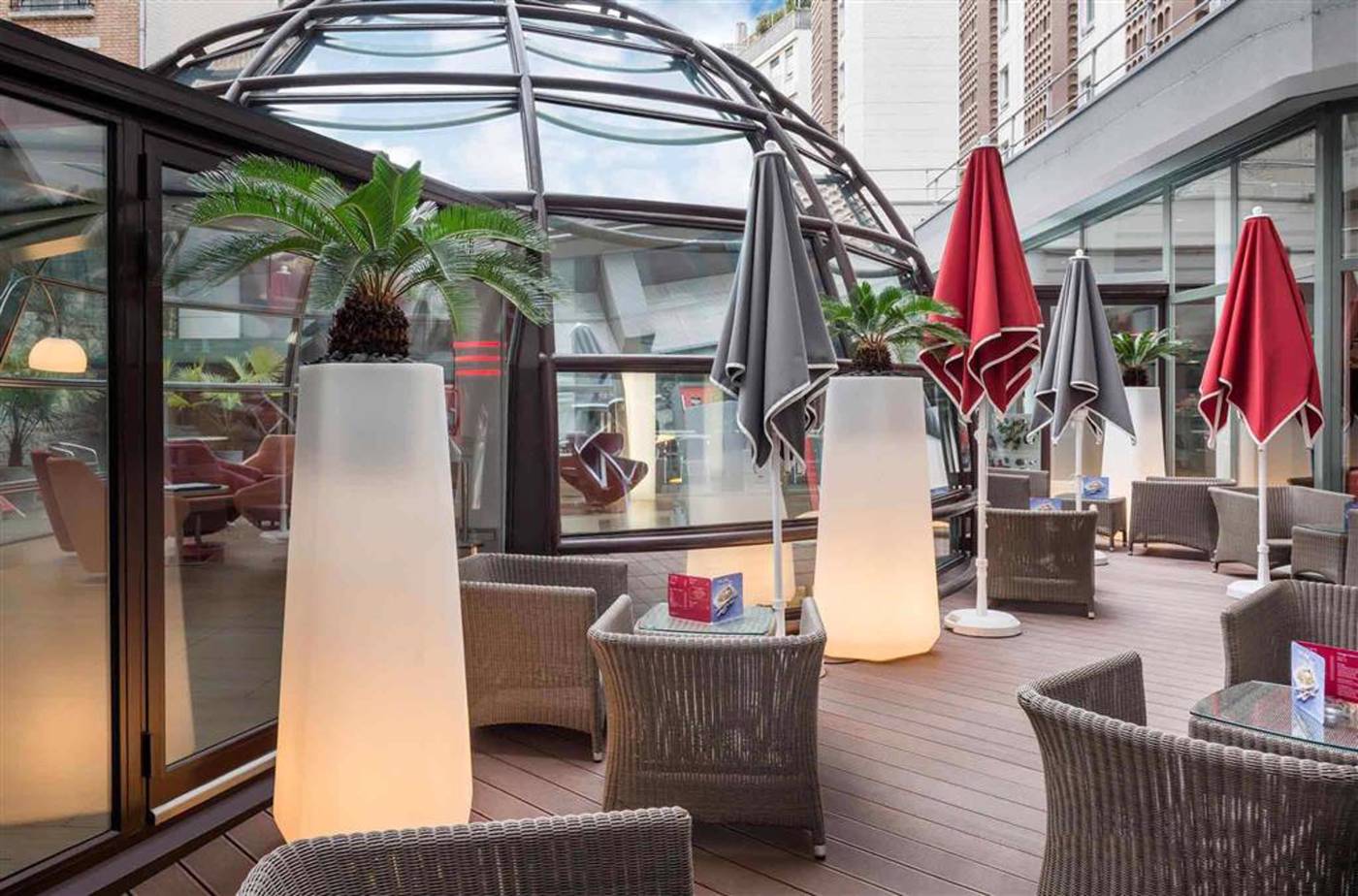 Ibis-Paris-Tour-Eiffel-Bar-4