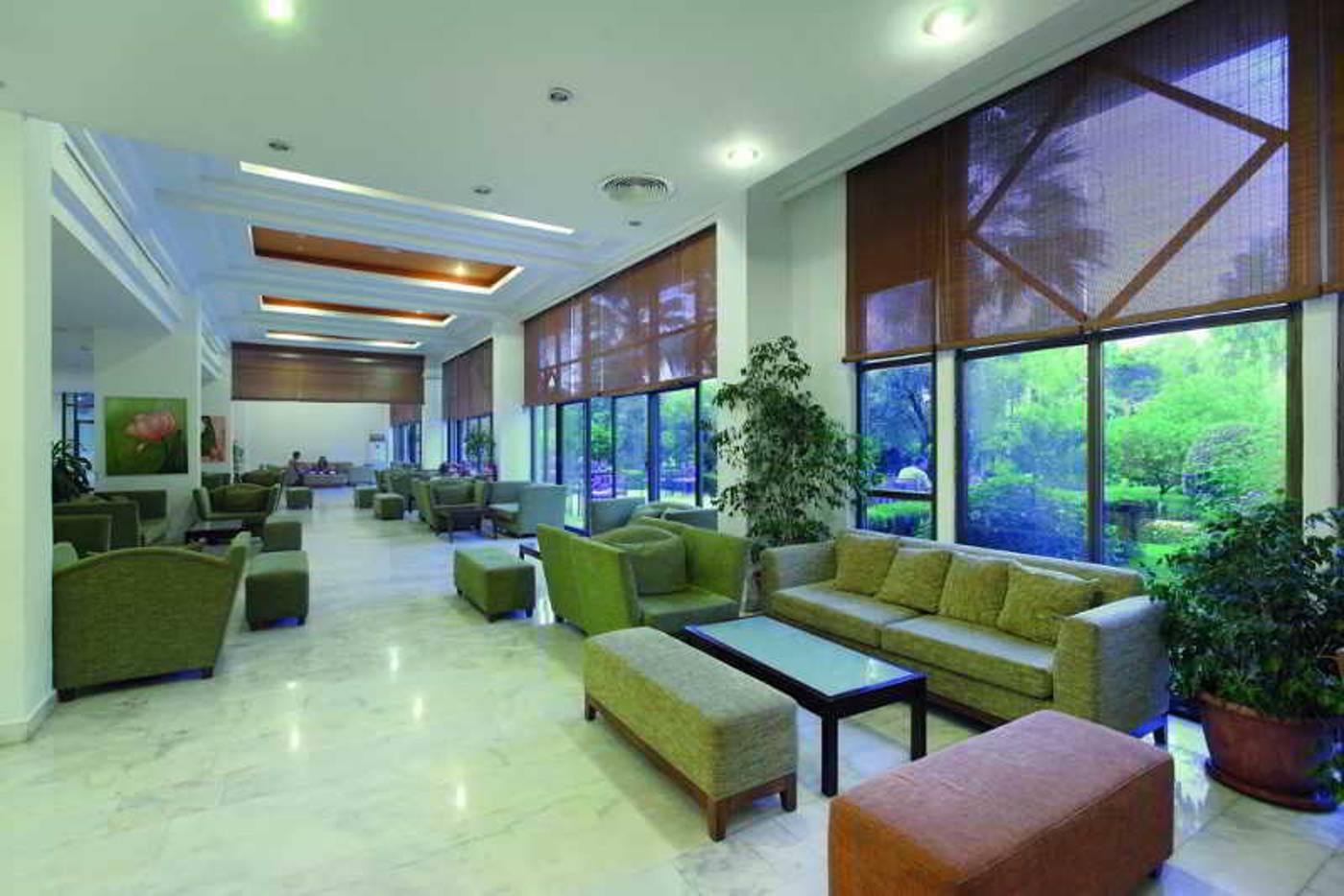 Majesty-Club-La-Mer-Art-Lobby-18