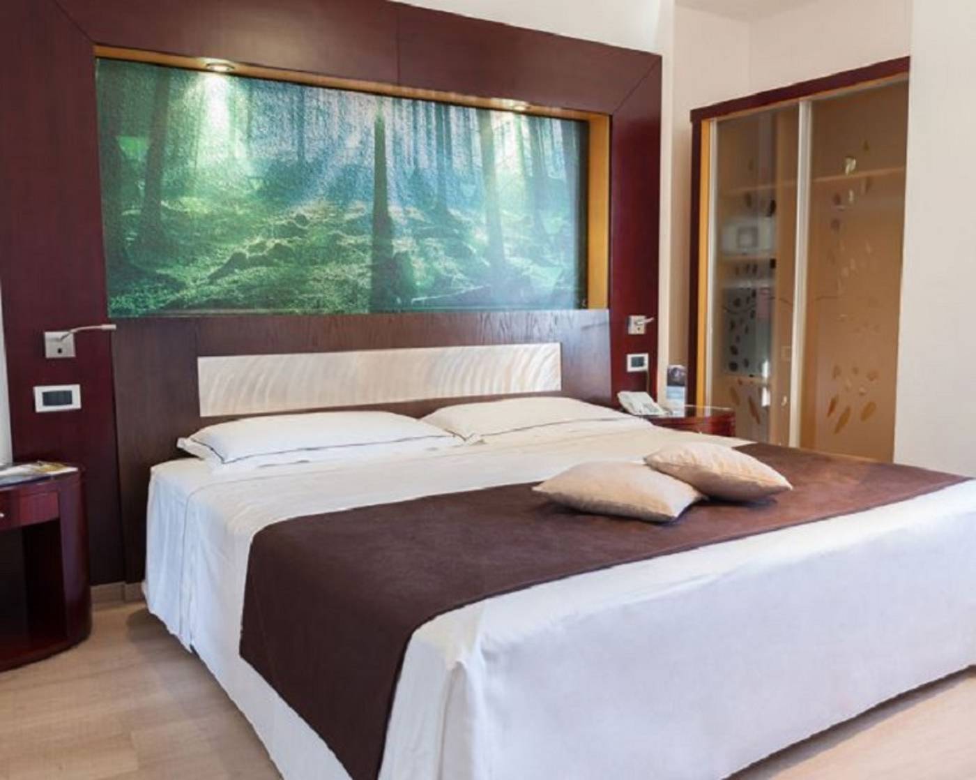 Mercure-Olbia-Room-12