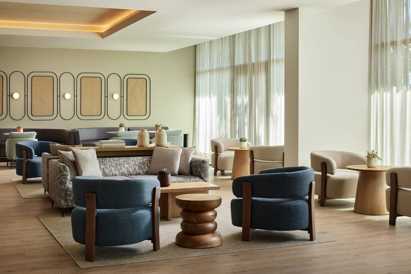 NAU-Salgados-Palace-Lobby-40