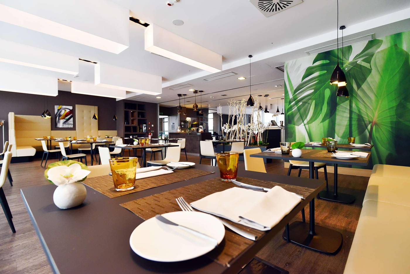 Hilton-Garden-Inn-Milan-North-Restaurant-6