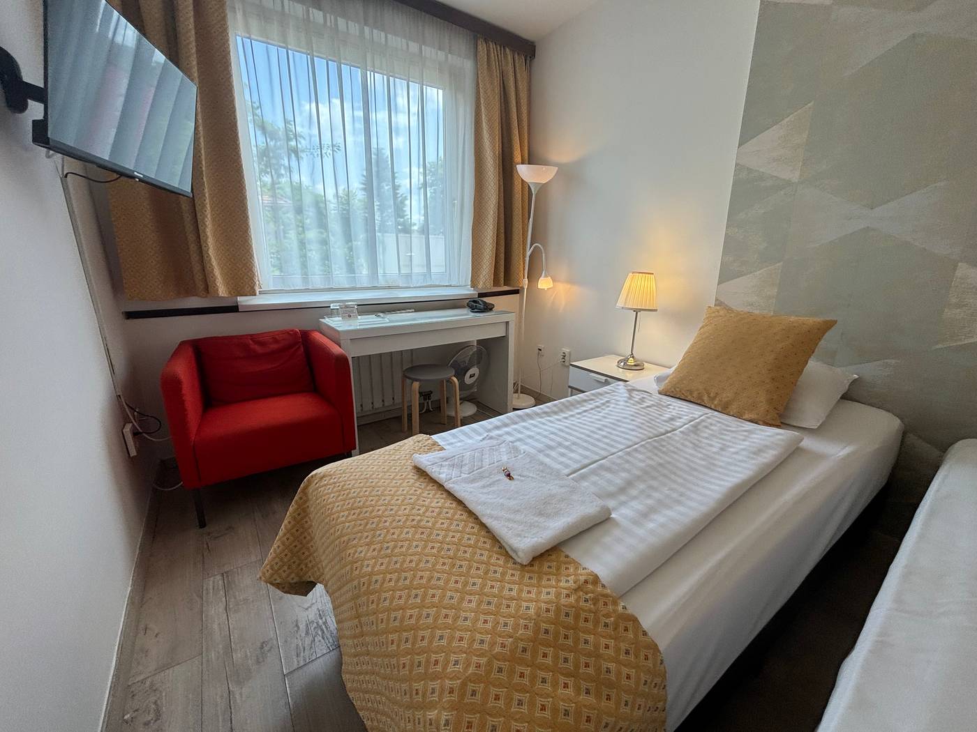 Gloria-Budapest-City-Center-Room-21