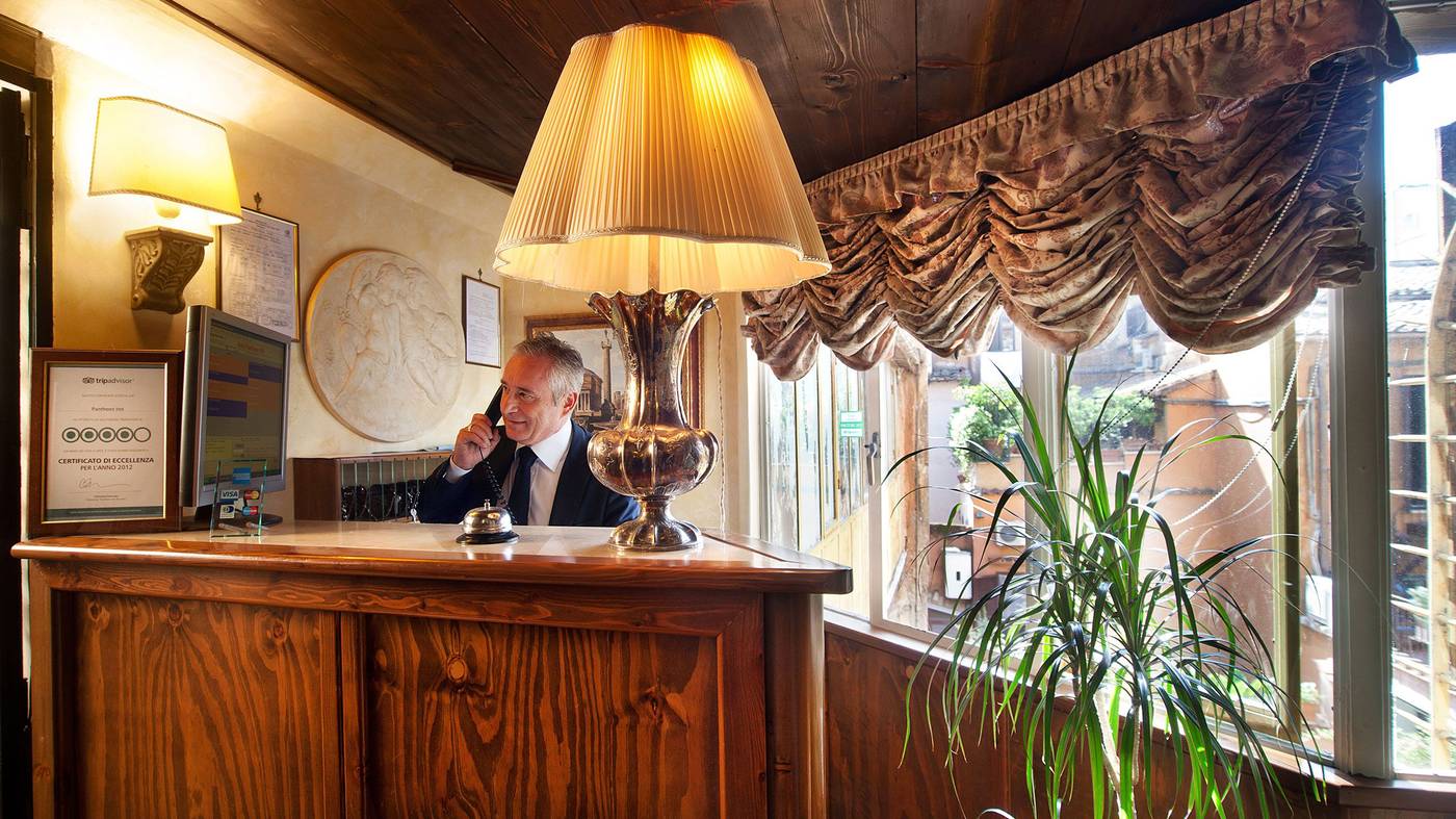 Pantheon-Inn-Lobby-7