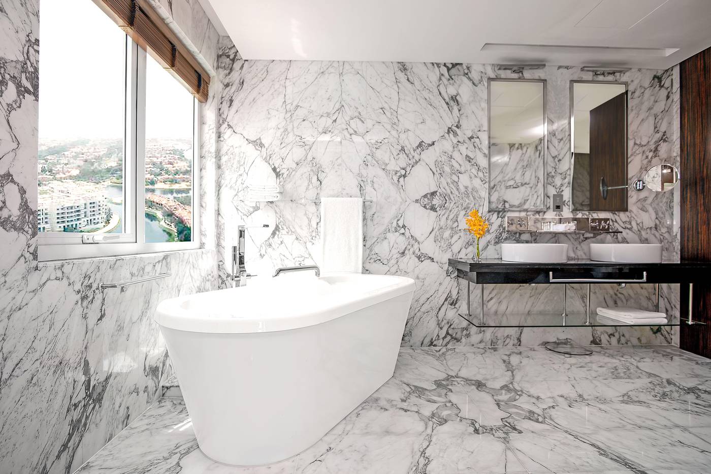 Bonnington-Jumeirah-Lakes-Towers-Room-38
