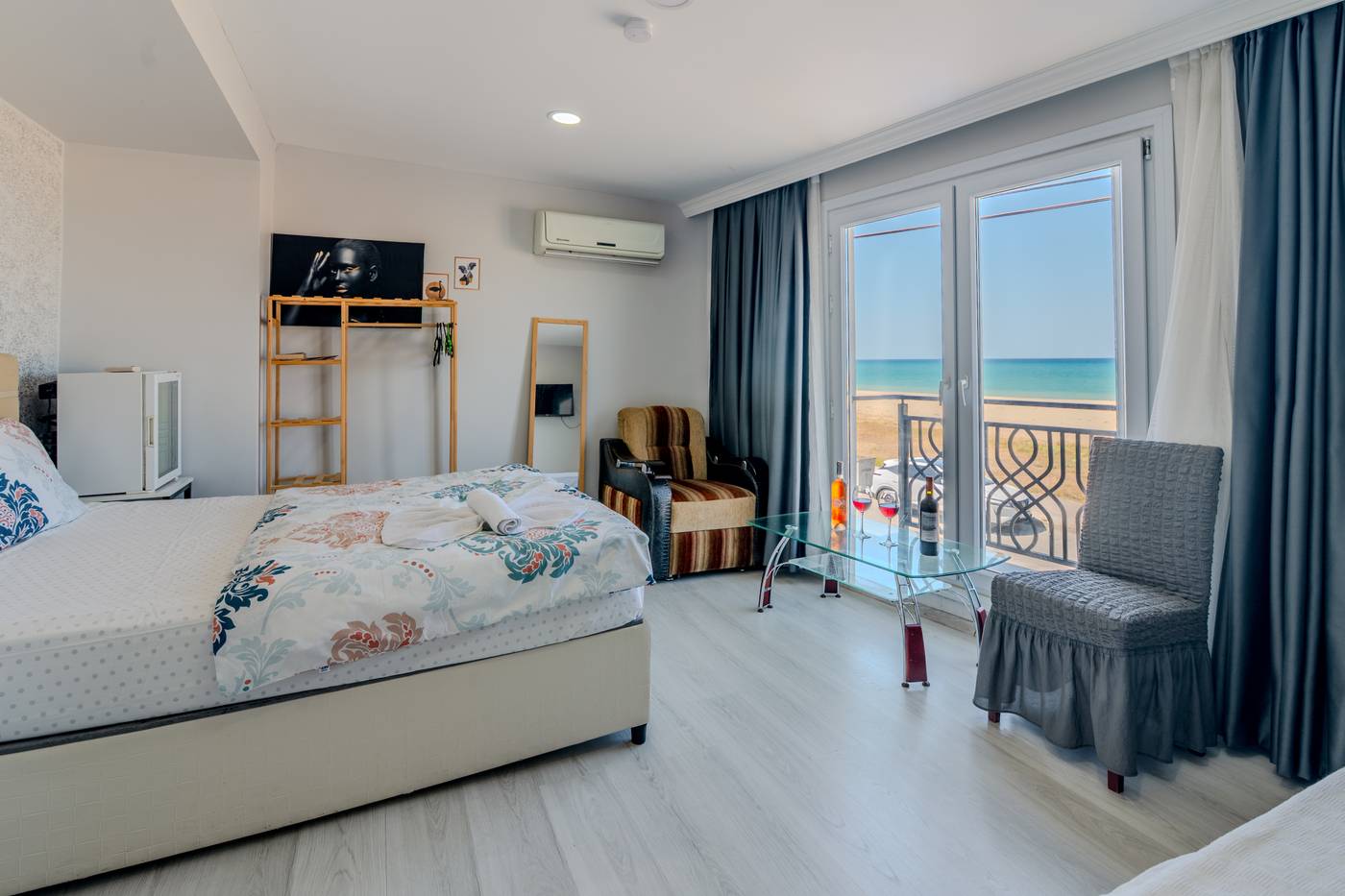 Airport-Black-Sea-Hotel---Restaurant-General-view-4