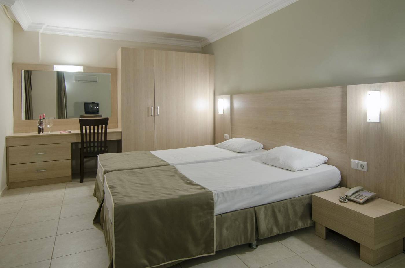 Sealight-Family-Club-Room-27