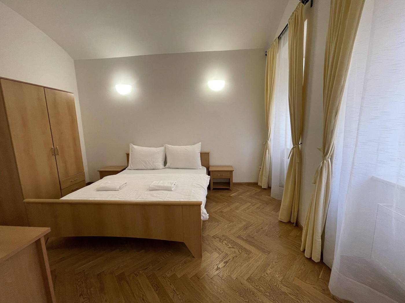 Boutique-Apartments-White-Swan-Room-58