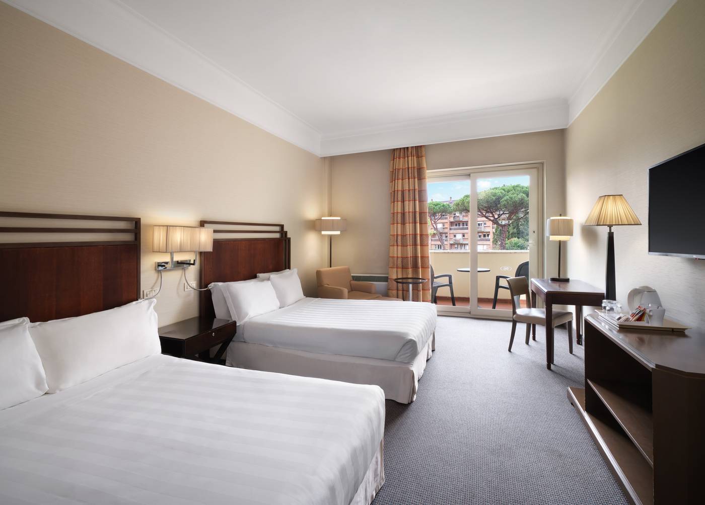 Crowne-Plaza-Rome---St--Peter-s-Room-42