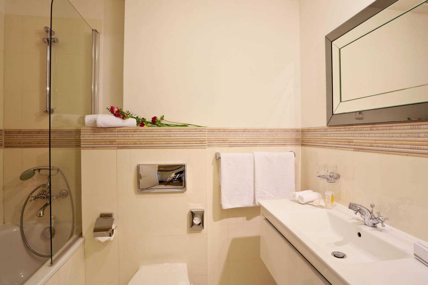 Elysee-Hotel-Room-33