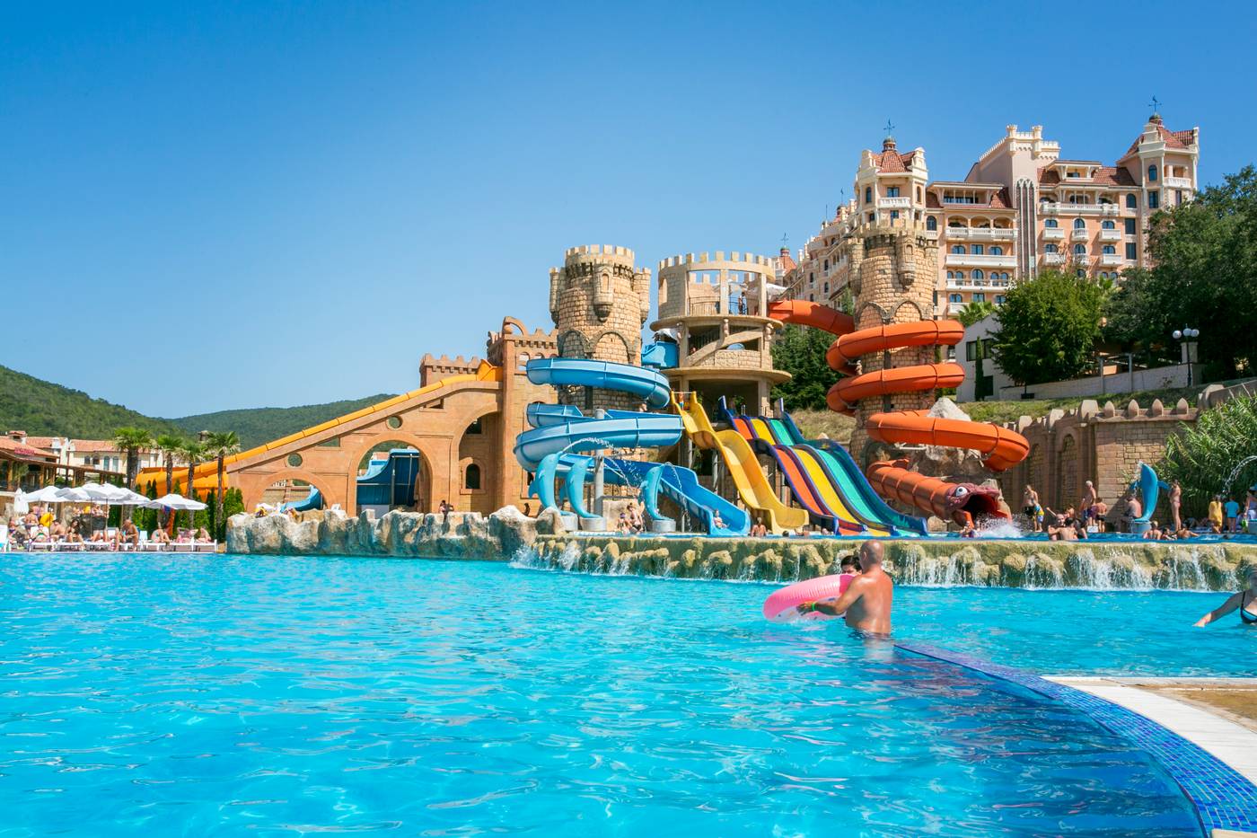 Royal-Bay-Sports-and-Entertainment-1