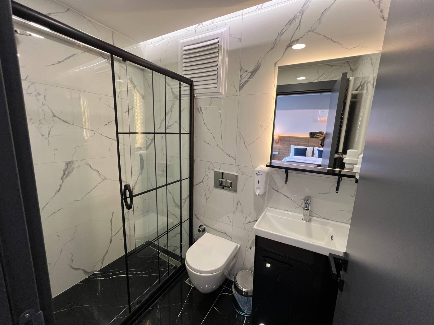 Blue-Suite-Otel-Room-17