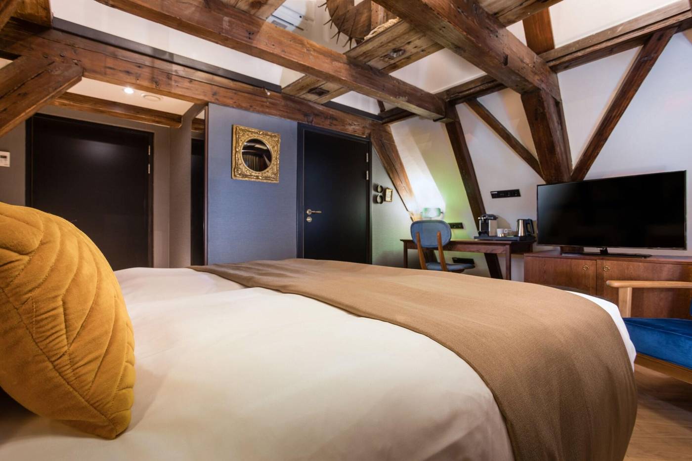 The-Hendrick-S-Hotel-Room-32