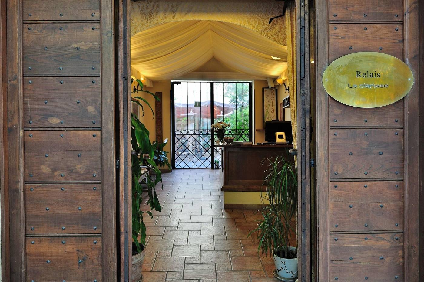 Relais-Le-Clarisse-Lobby-9