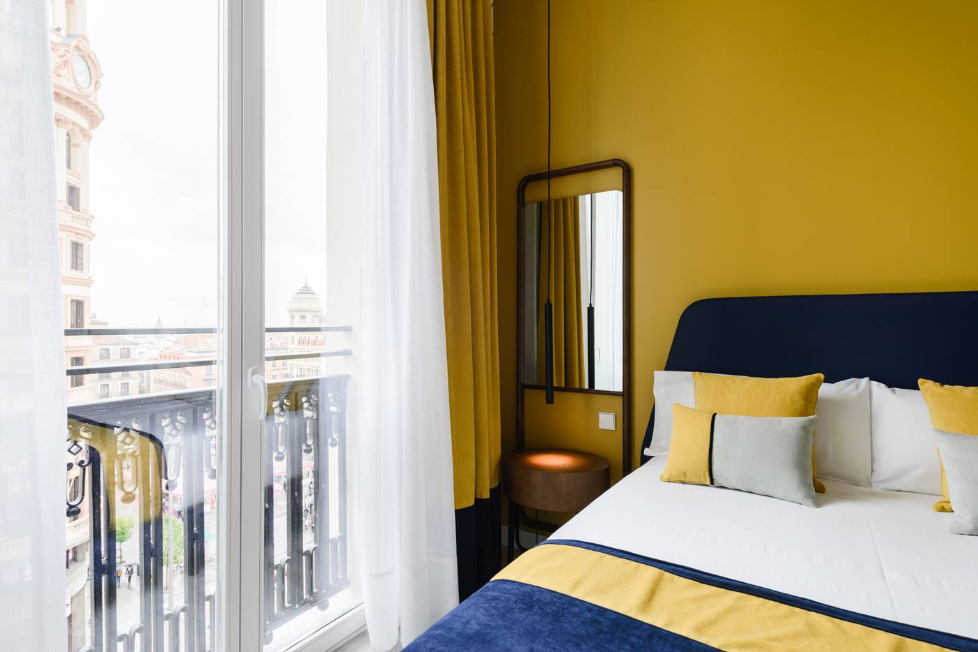 Smartrental-Collection-Gran-Via-Centric-II-Room-77