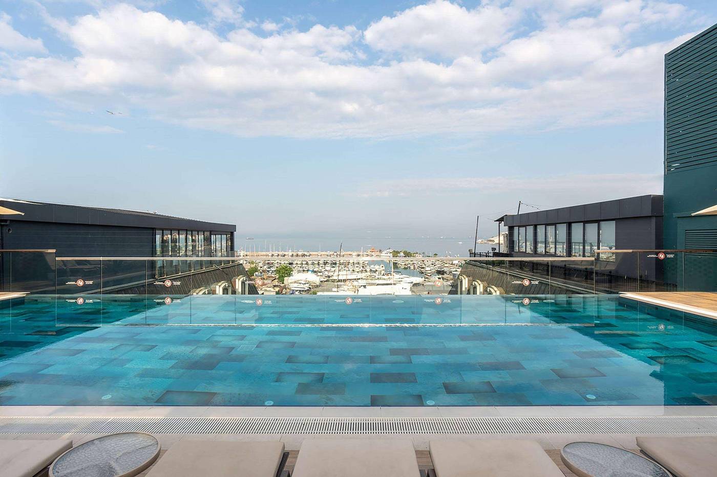 Wyndham-Grand-Istanbul-Kalamis-Marina-Hotel-Pool-44