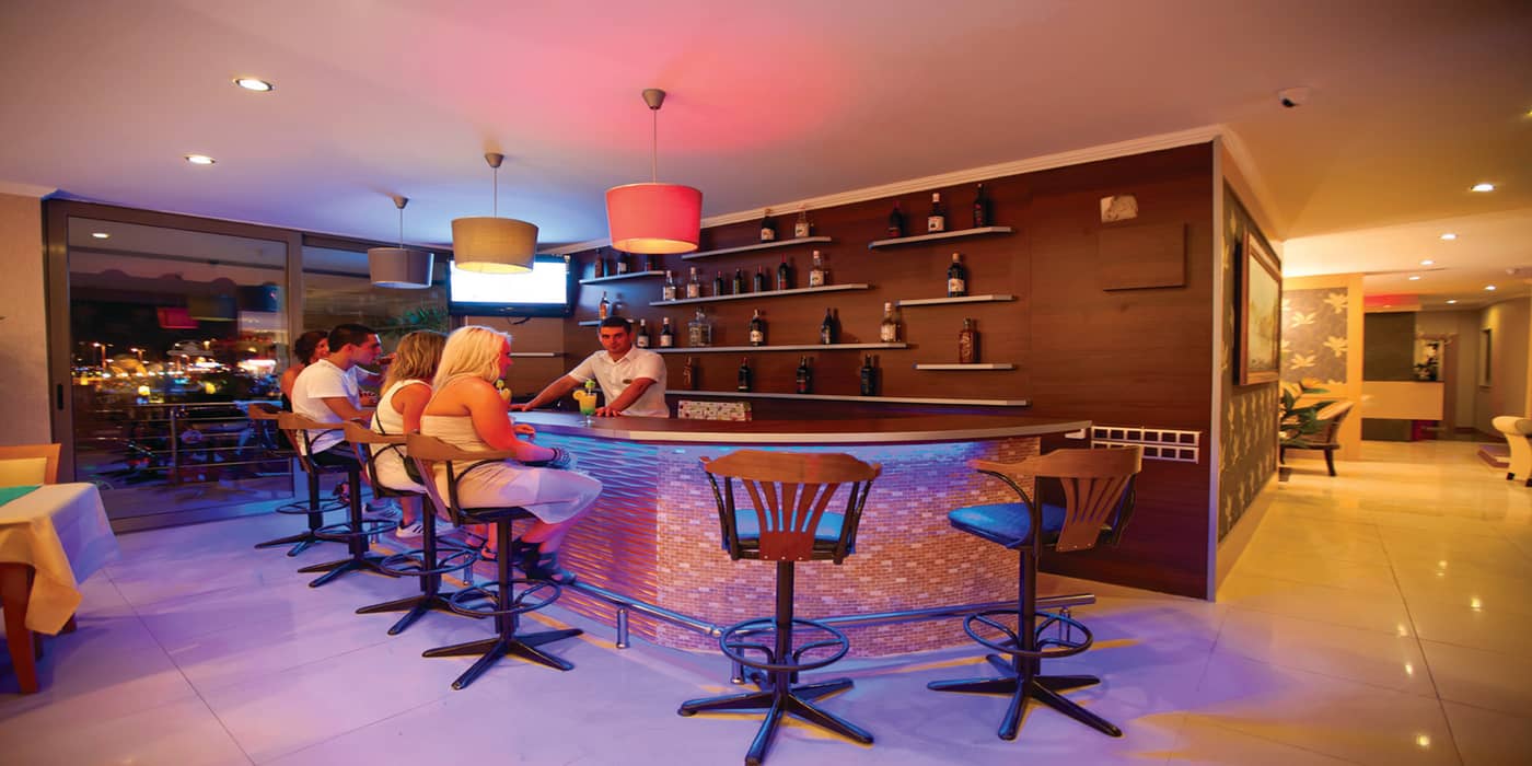 Malibu-Beach-Hotel-Bar-26