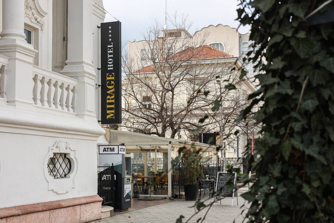 Mirage-Medic-Hotel-Terrace-35