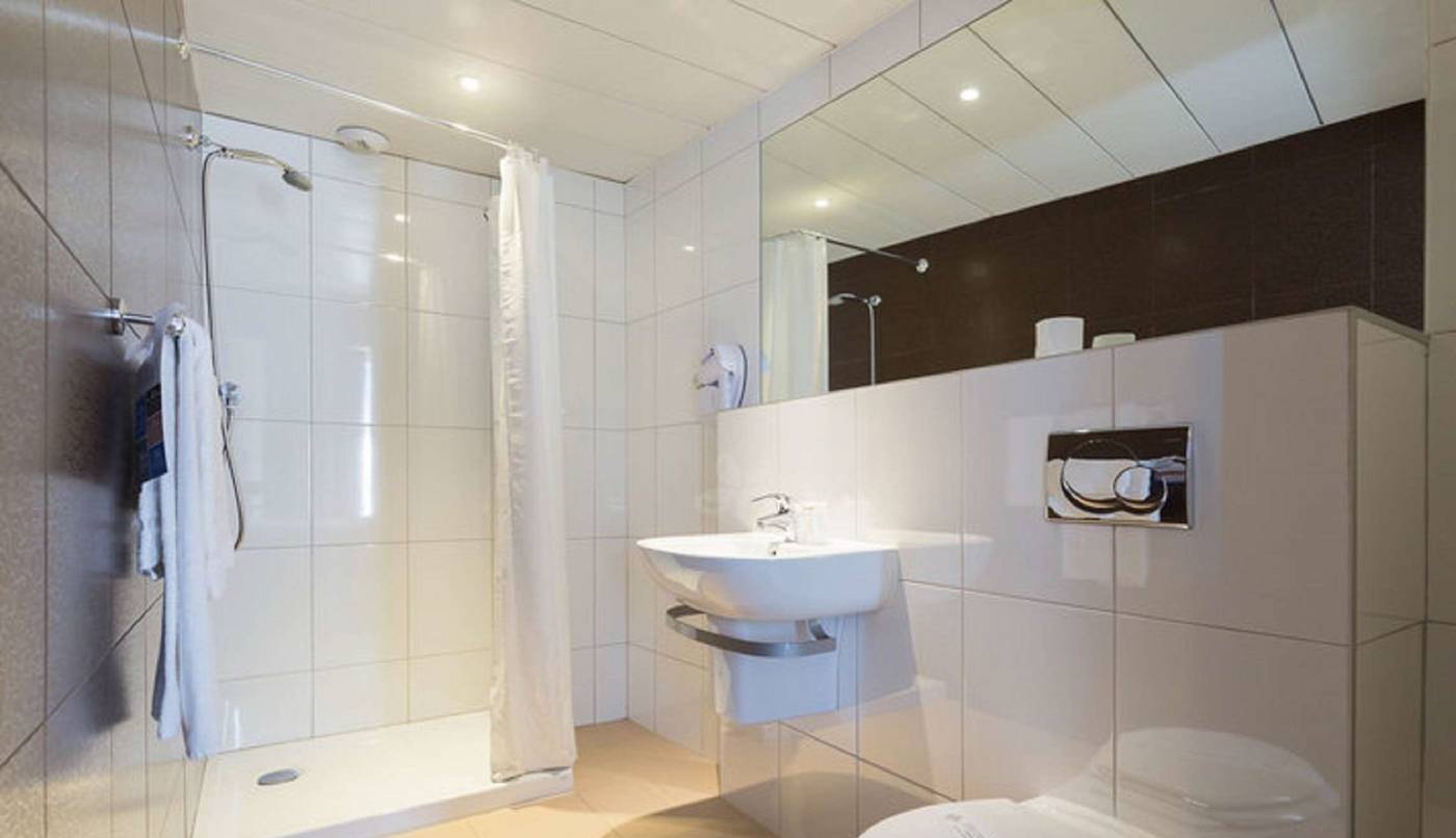 Kyriad-Nice-Centre-Gare-Room-23