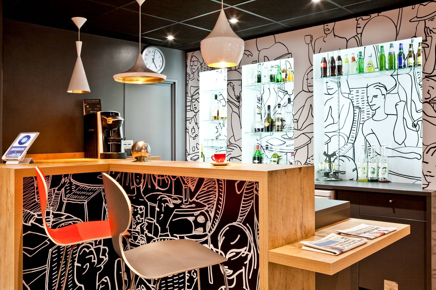 Ibis-Paris-Maine-Montparnasse-14th-Hotel-Bar-9
