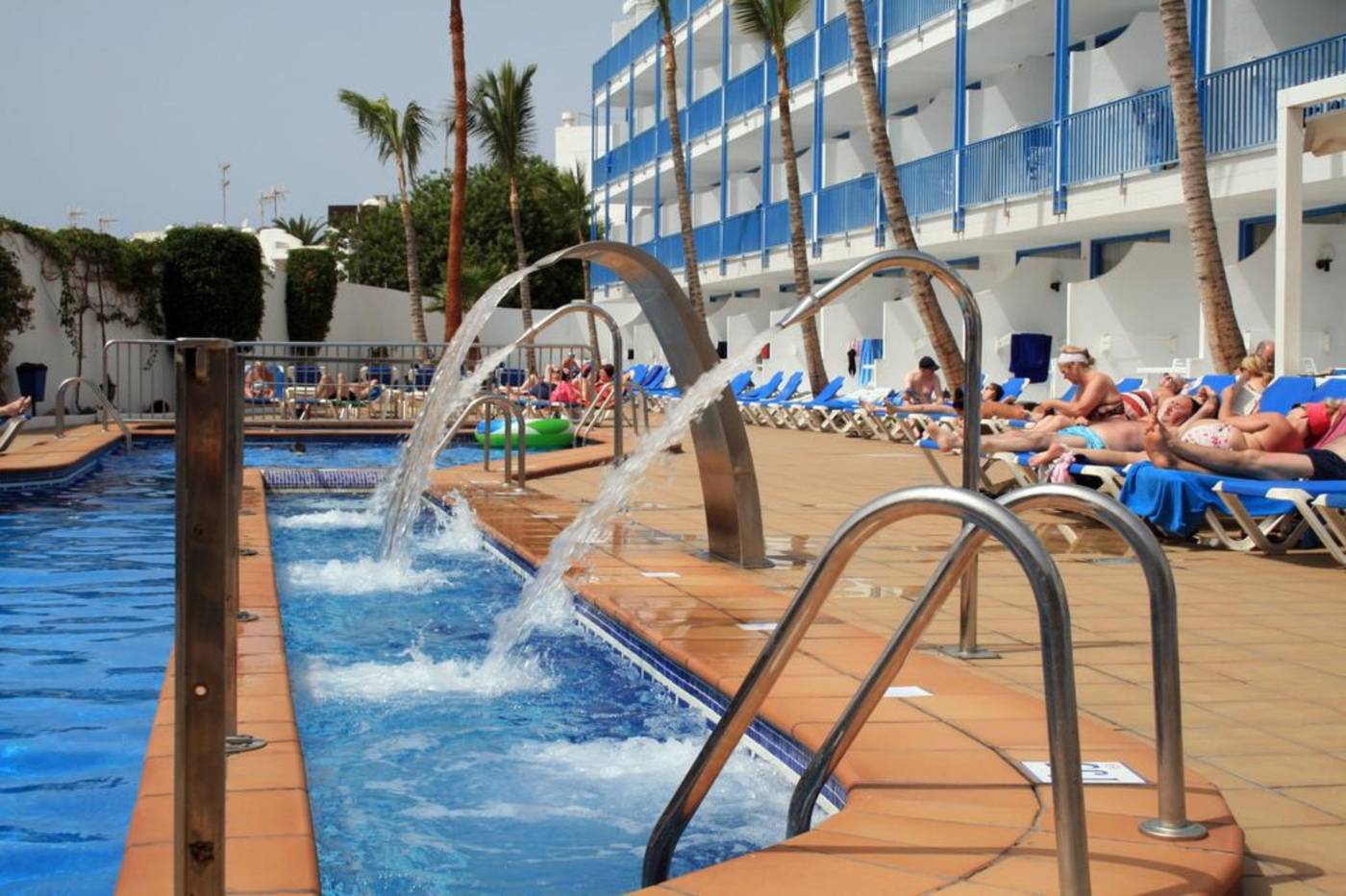 Costa-Volcan-and-Spa-Pool-8