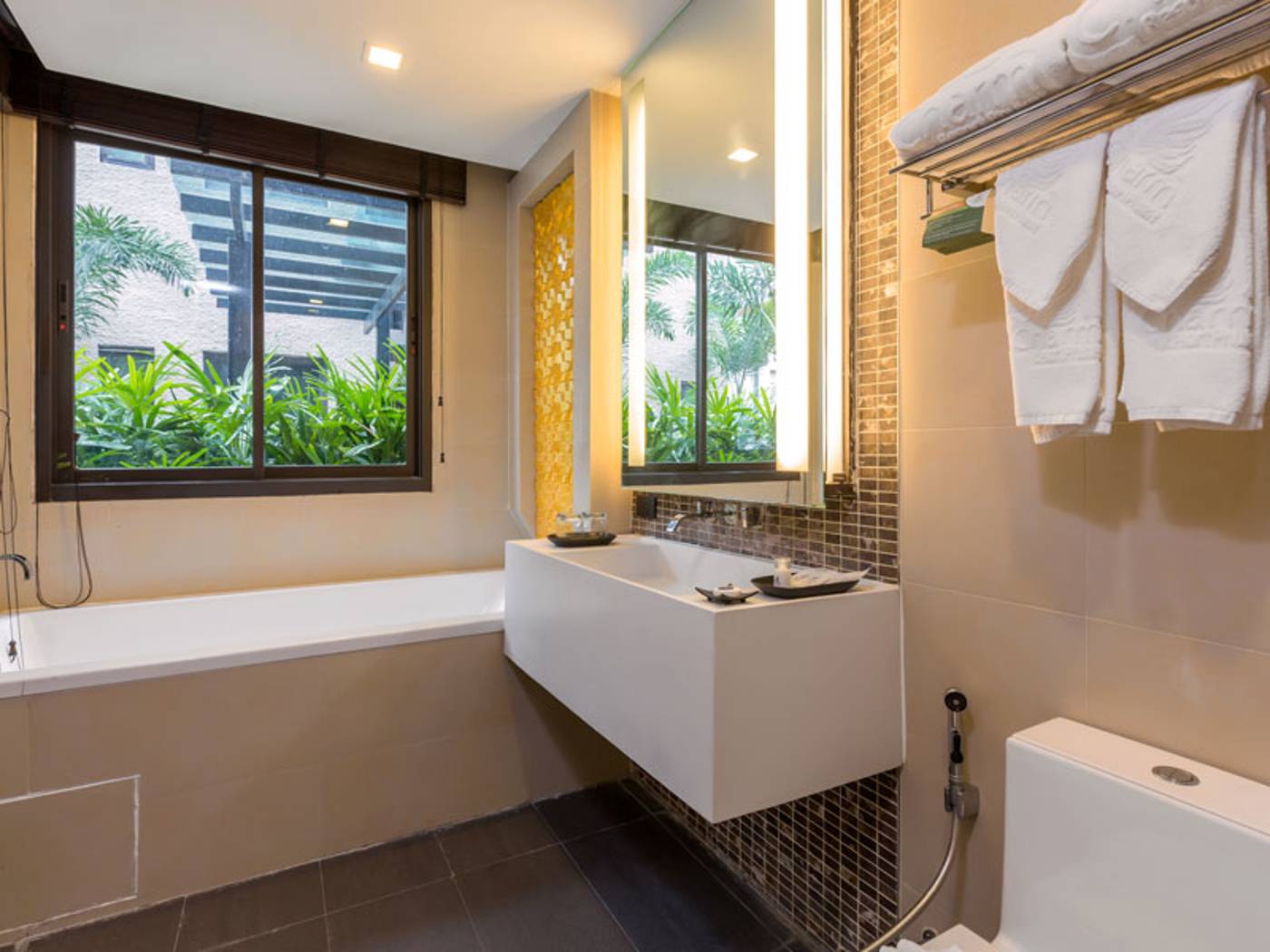 The-Charm-Resort-Phuket-Room-50