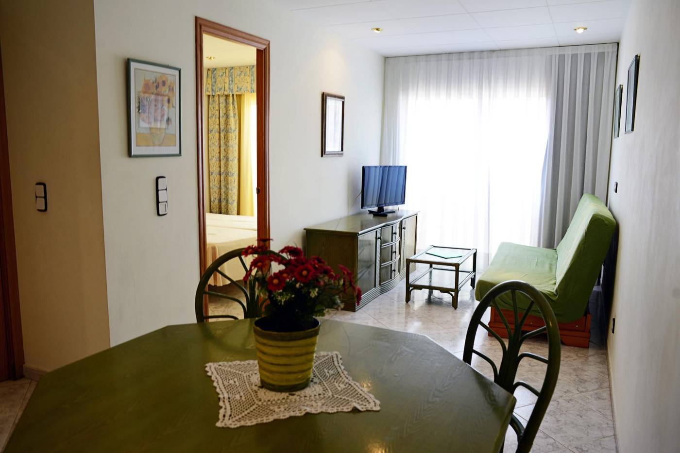 Apartamentos-Neptuno-Calella-Room-19
