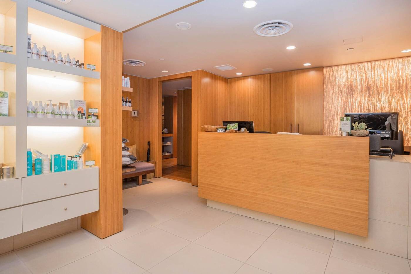 La-Grande-Residence-Vancouver-At-The-Sutton-Place-Sports-and-Entertainment-3