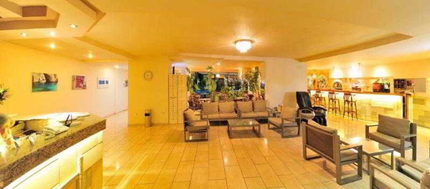 Carina-Lobby-14