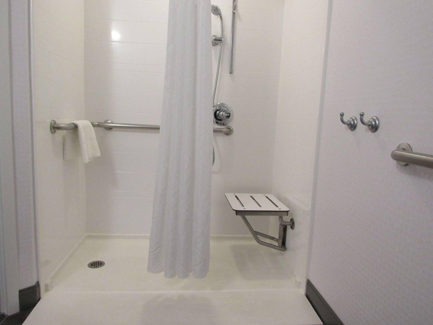 Hampton Inn & Suites Newtown-United States-YARDLEY-Room-7