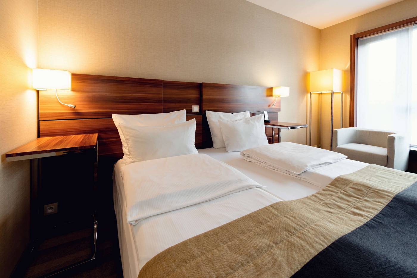 Warsaw-Plaza-Hotel-Room-17