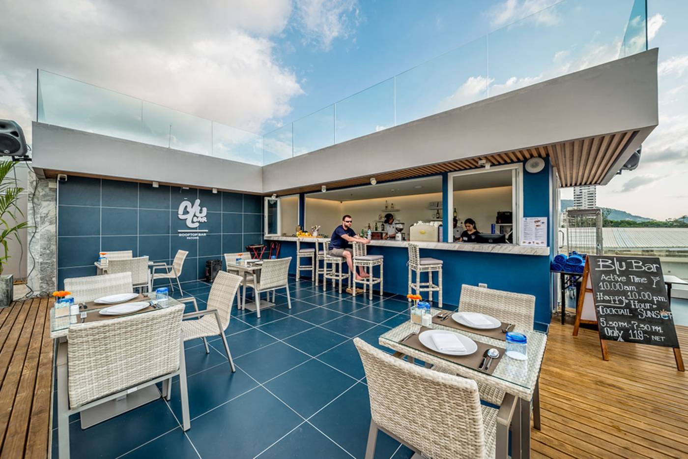 Hotel-Clover-Patong-Phuket-Bar-12