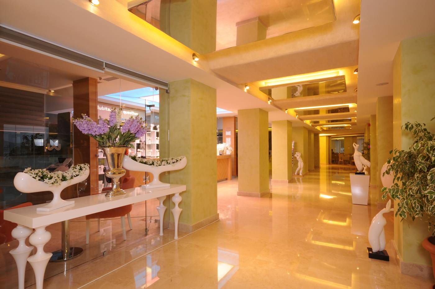 Hotel-Marbella-Lobby-22
