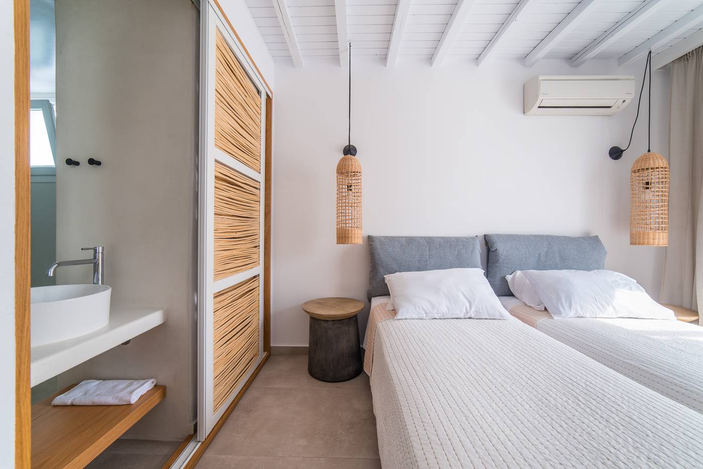 Vienoula-s-Garden-Room-25