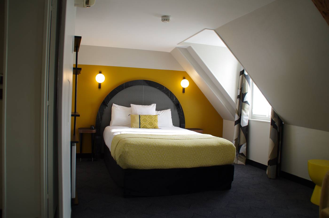 Regina-Opera-Room-10