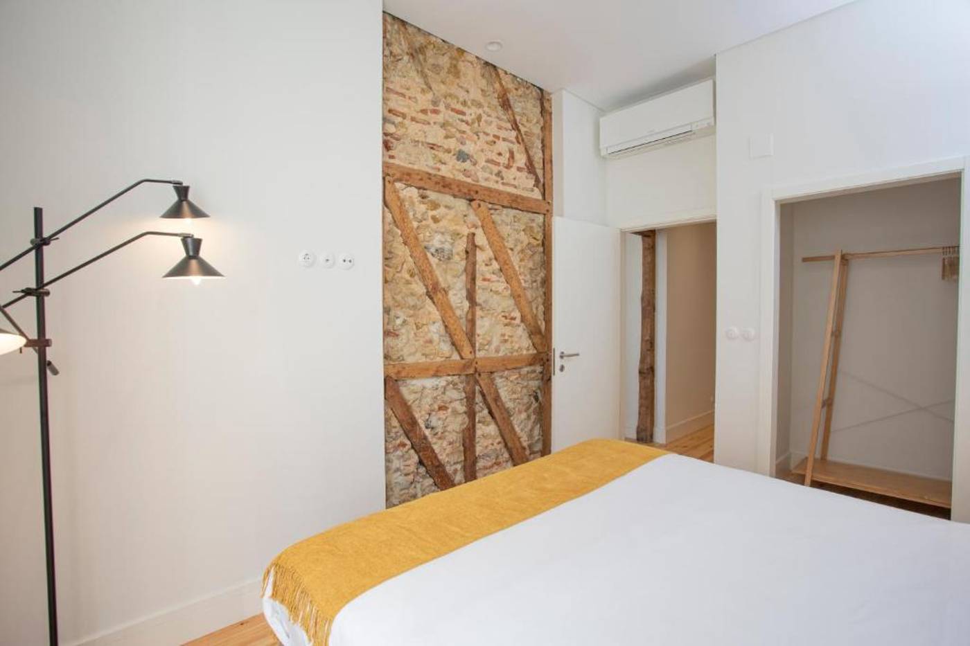 Montebelo-Lisbon-Downtown-Apartments-Room-12