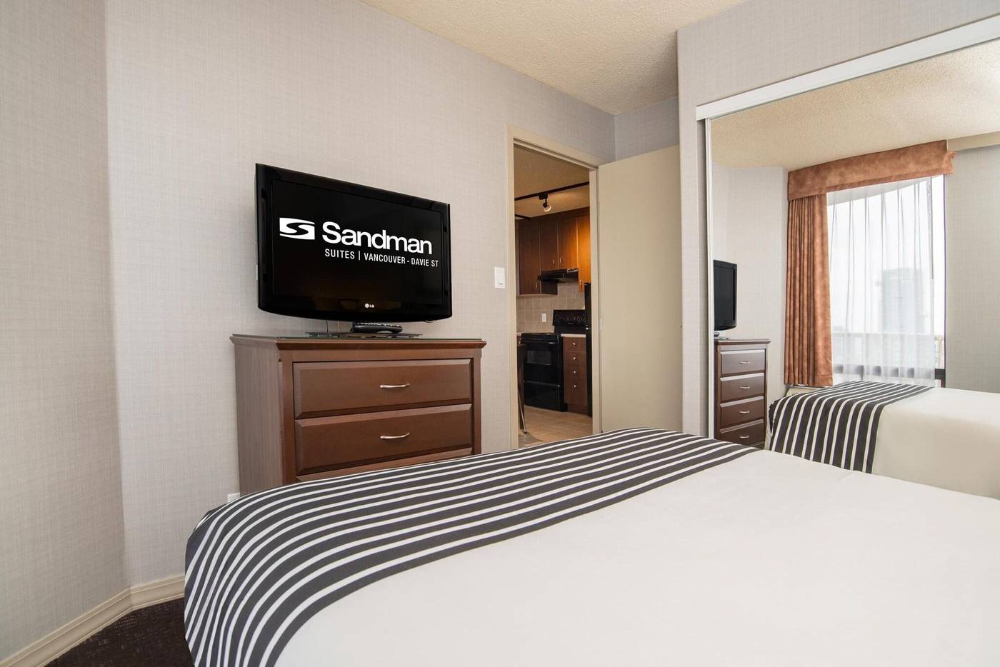 Sandman-Suites-Davie-Room-36