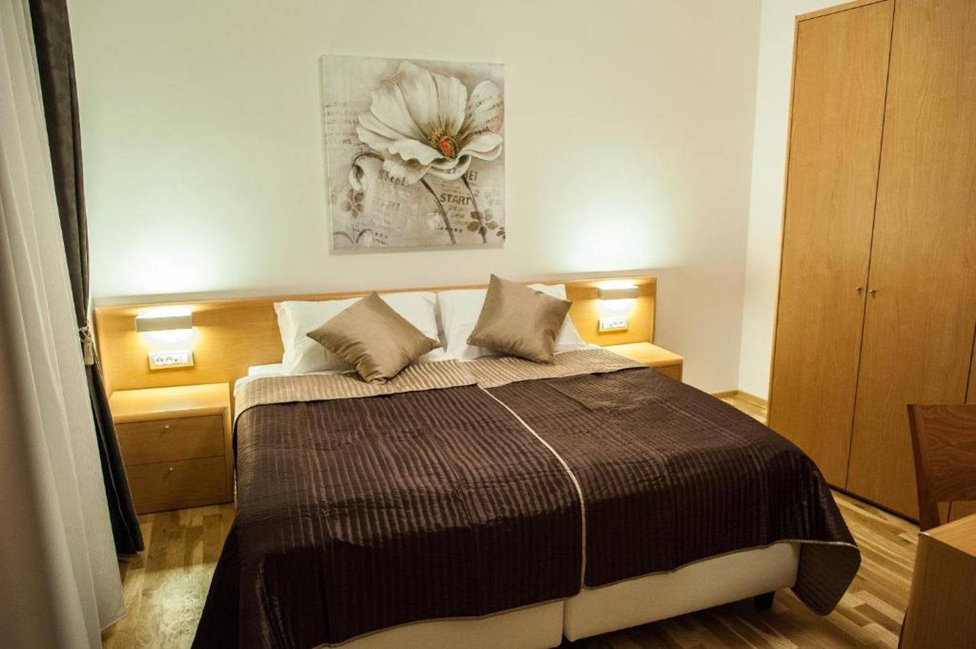 Salvator-Superior-Apartments-Room-12